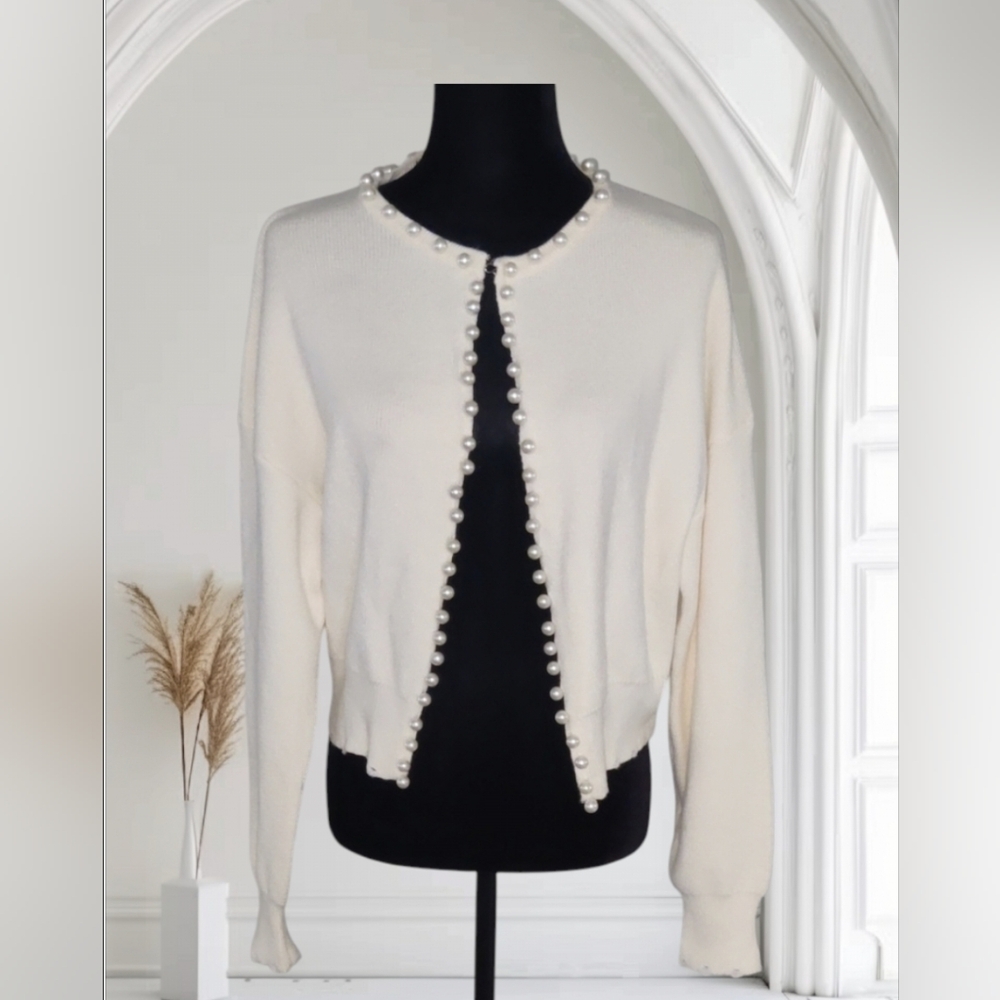 Chic Cream Pearl-Trimmed Women's Cardigan